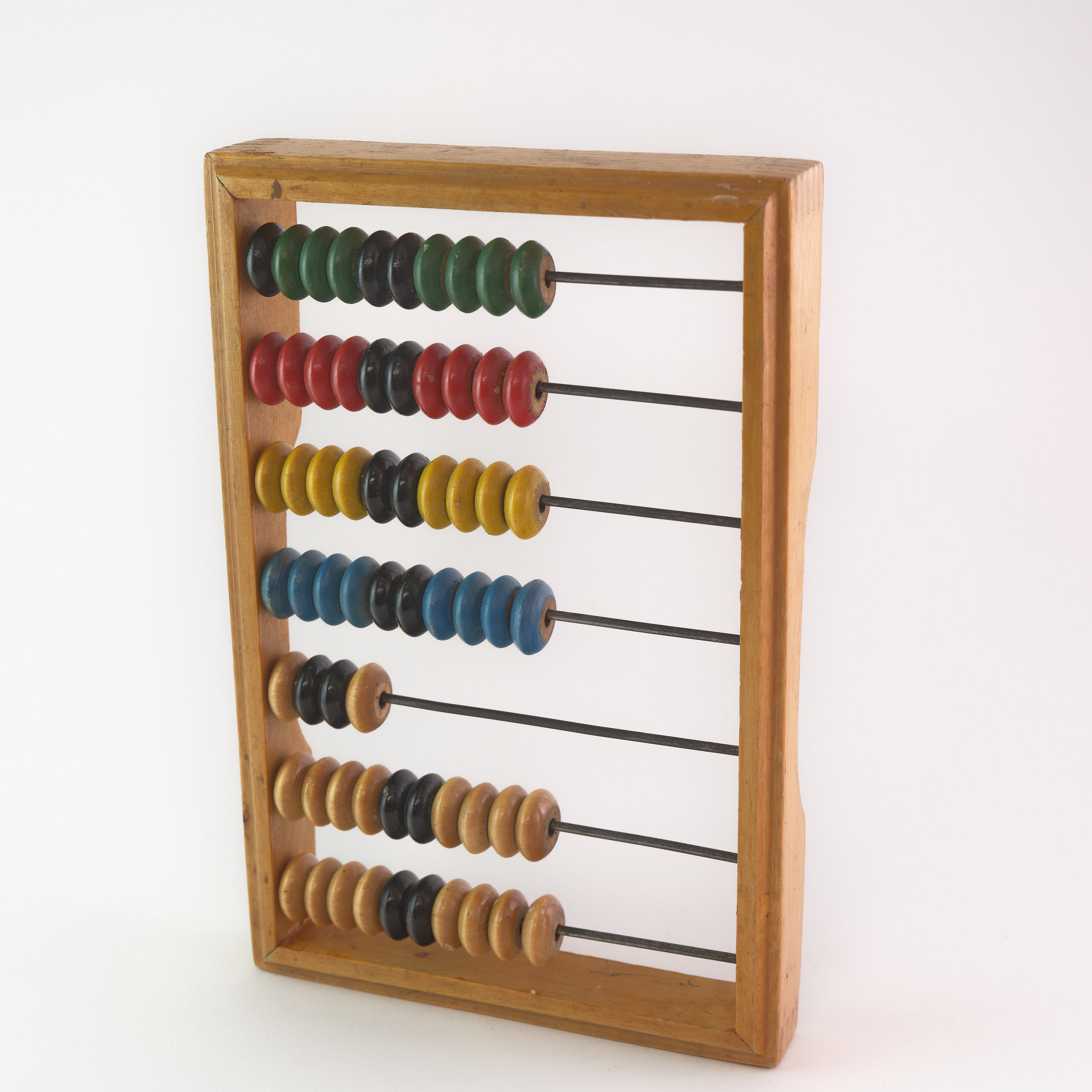 Аналоговый прототип: первая математика на бусинах, с которой начинается путь к вычислительным машинам.