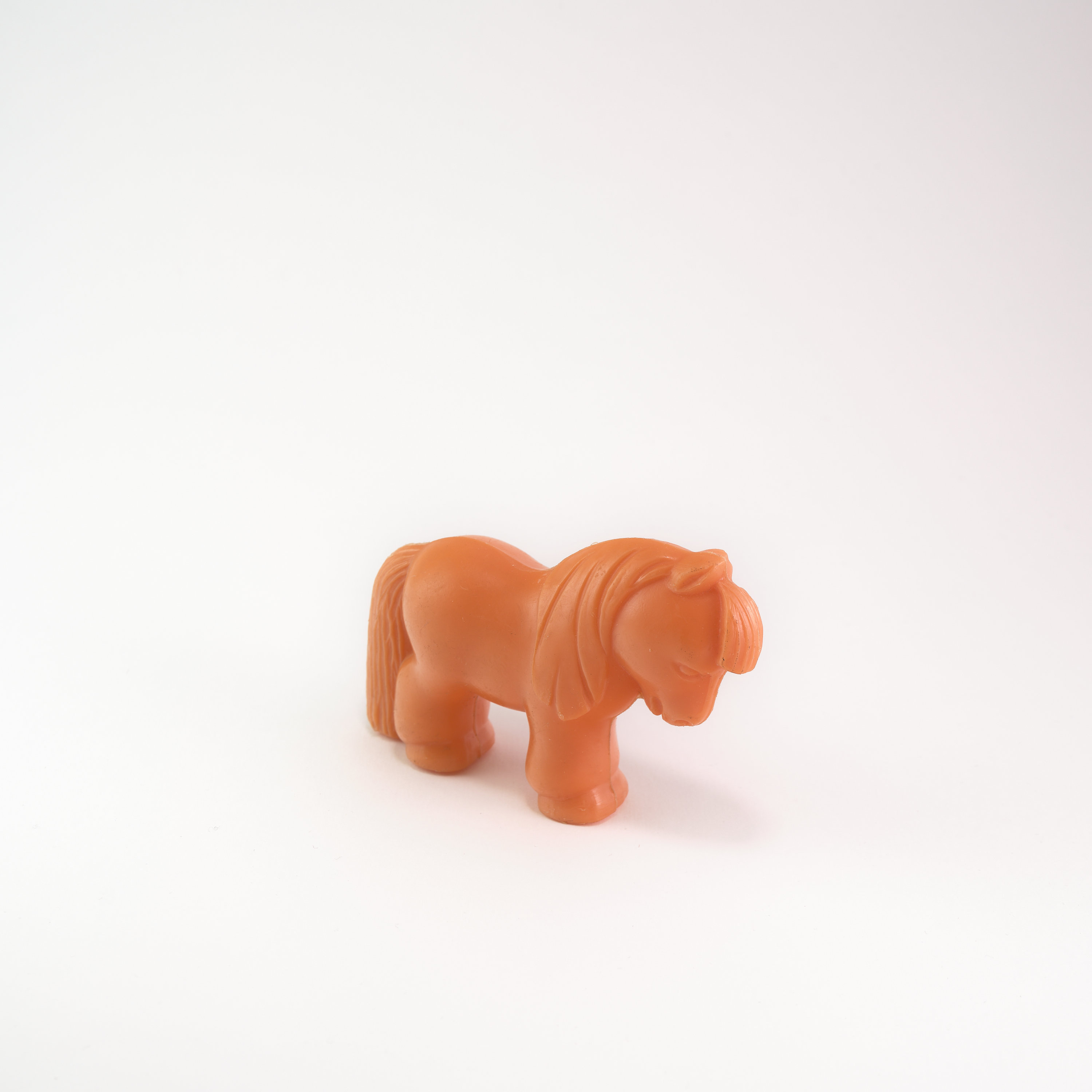 Минимальная лошадь: четыре ноги, хвост и согнутая шея — система отмечает признаки, ребёнок — характер.